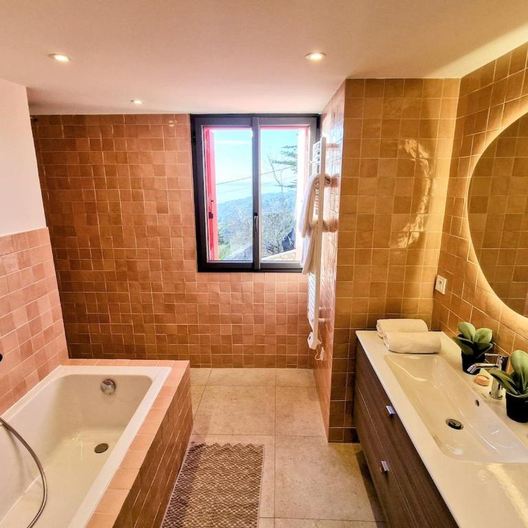 Villa Miougrano, Vue Exceptionnelle, Standing, Piscine, Climatisation - Villa - 26