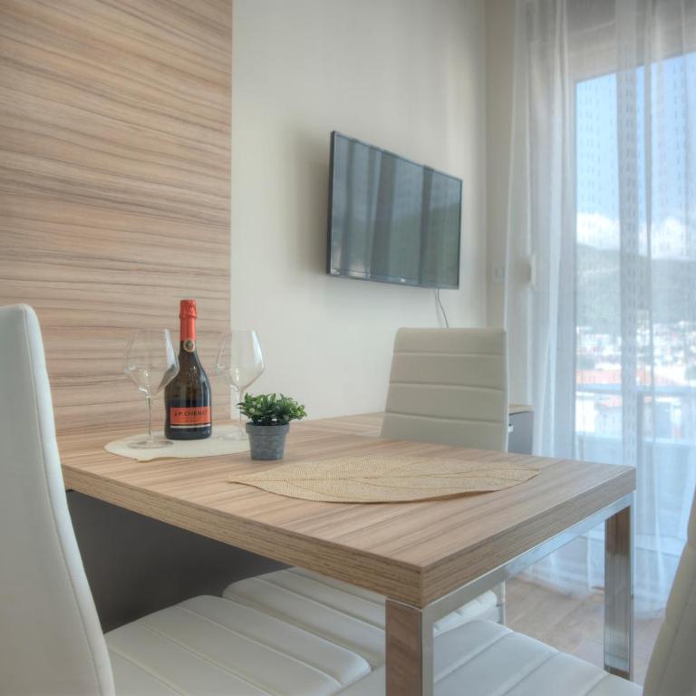 JLK MODERN SUITES Budva - Apartman s 1 Spavaćom Sobom i Terasom - 4