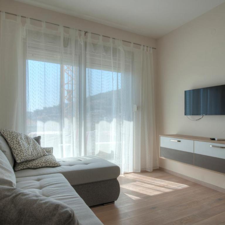 JLK MODERN SUITES Budva - Deluks Apartman sa 1 Spavaćom Sobom i Pogledom na Grad - 8