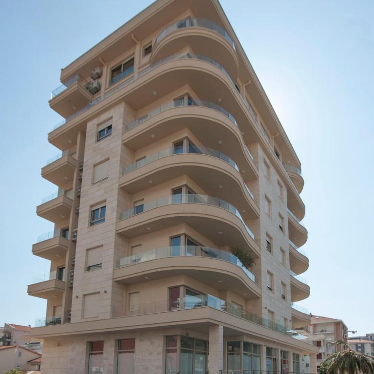 JLK MODERN SUITES Budva - Deluks Apartman sa 1 Spavaćom Sobom i Pogledom na Grad - 10
