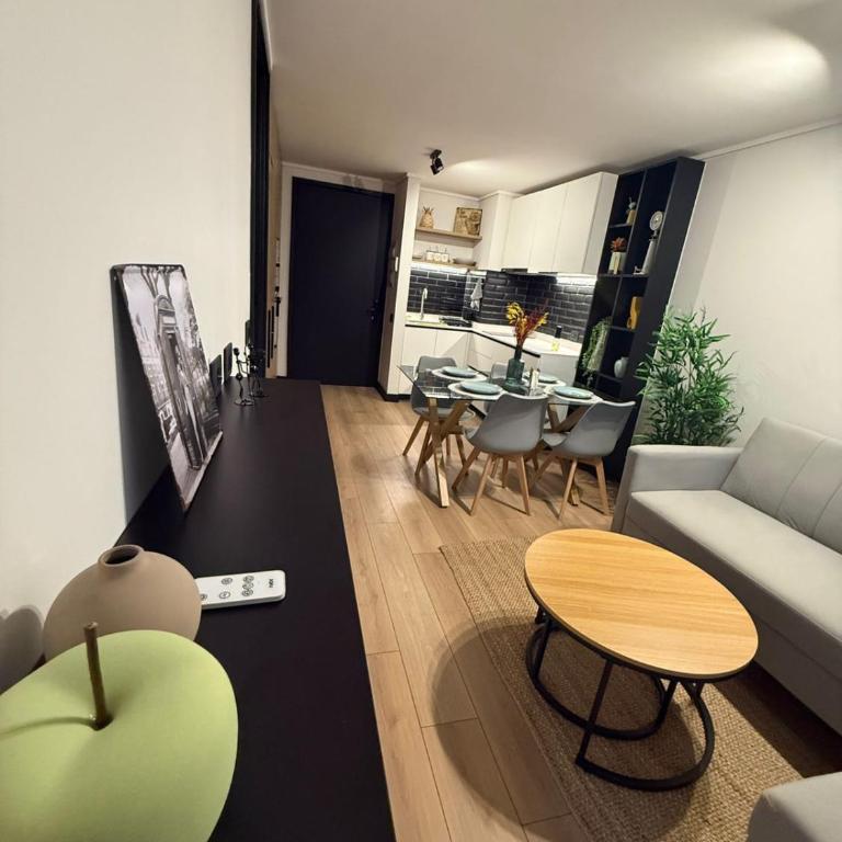 Departamento moderno en Ñuñoa, a pasos del metro Irarrazaval - One-Bedroom Apartment - 1