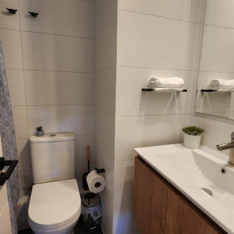 Departamento moderno en Ñuñoa, a pasos del metro Irarrazaval - One-Bedroom Apartment - 9