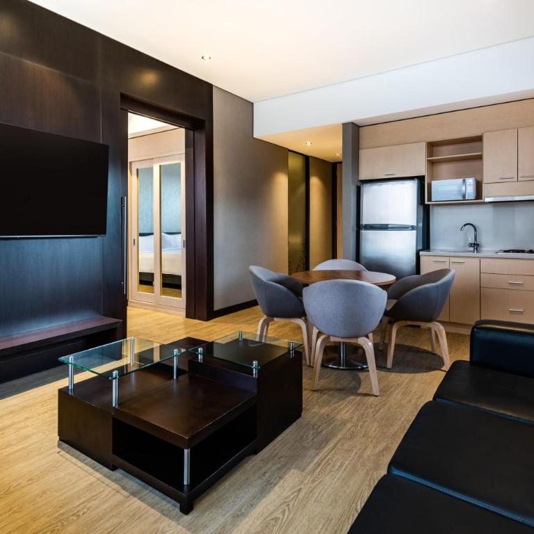 Hilton DoubleTree Bogotá Salitre AR - King Suite - 5