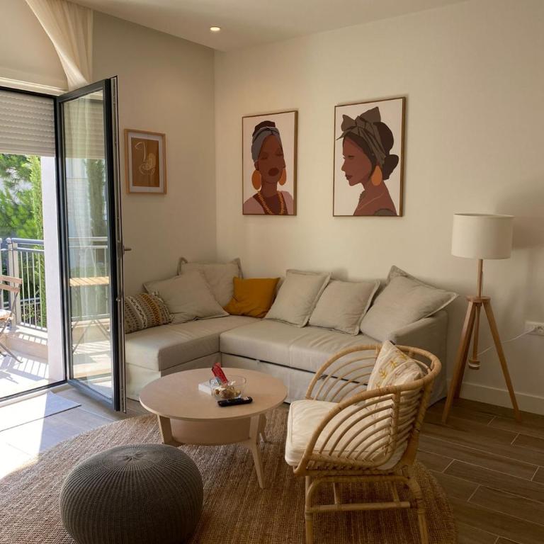 Lustica Bay Centrale by 2BHome - Studio sa Sofom na Izvlačenje - 1
