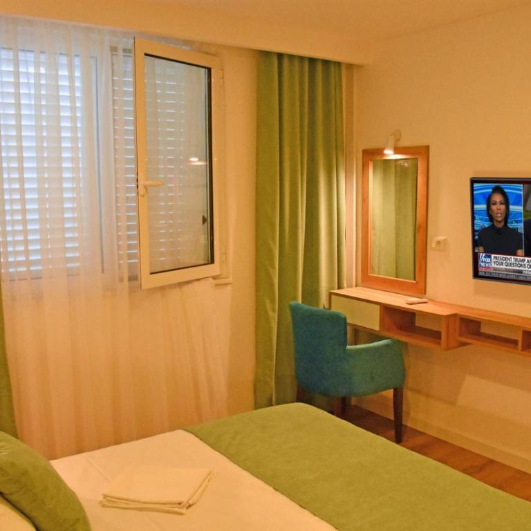 Villa Deti - Deluks Dvokrevetna soba sa Bračnim Krevetom, Balkonom i Pogledom na More - 7