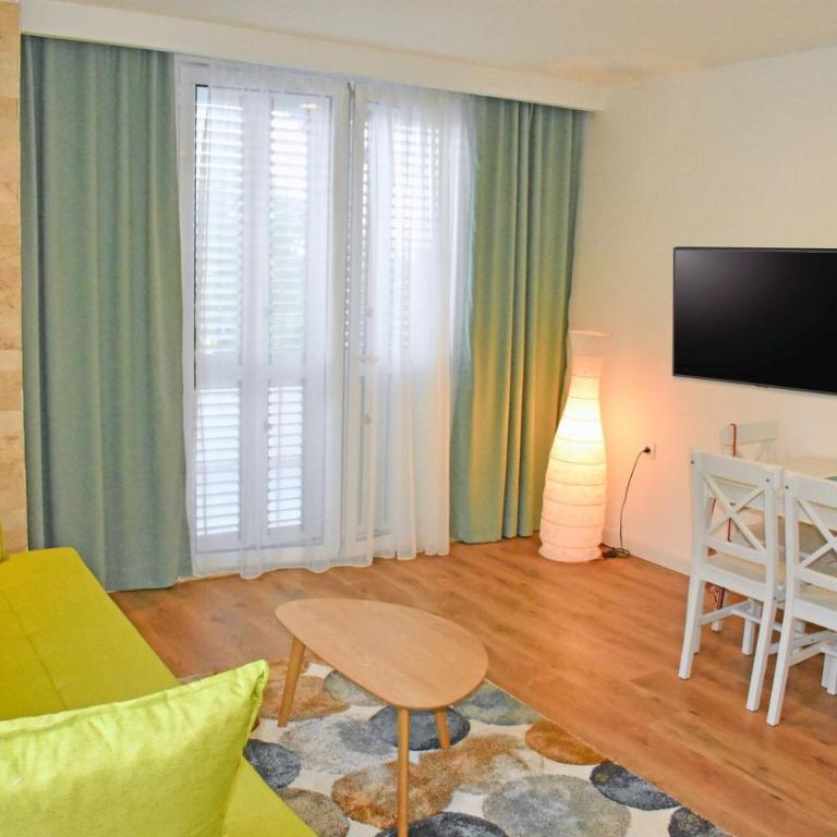 Villa Deti - Deluks Dvokrevetna soba sa Bračnim Krevetom, Balkonom i Pogledom na More - 8