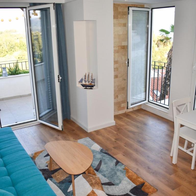 Villa Deti - Deluks Dvokrevetna soba sa Bračnim Krevetom, Balkonom i Pogledom na More - 11