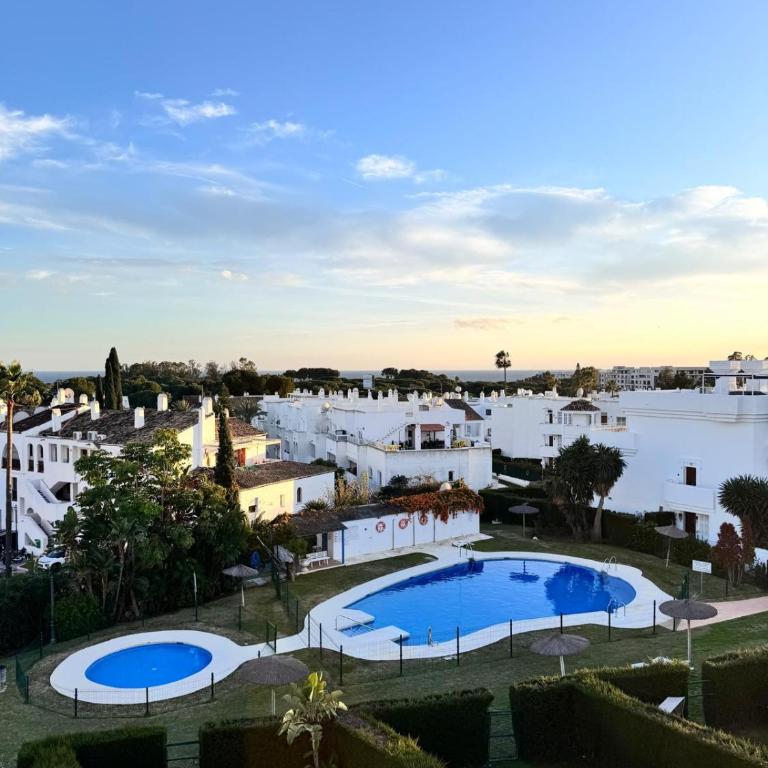 2 Bed Garden Apartment Benavista Direct Pool Access Walk to Golf, Tennis & Amenities - Apartamento de 2 dormitorios - 1
