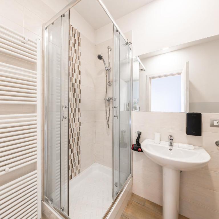 Tiro Suites in the center of Bologna - Camera Matrimoniale con Bagno Privato - 9