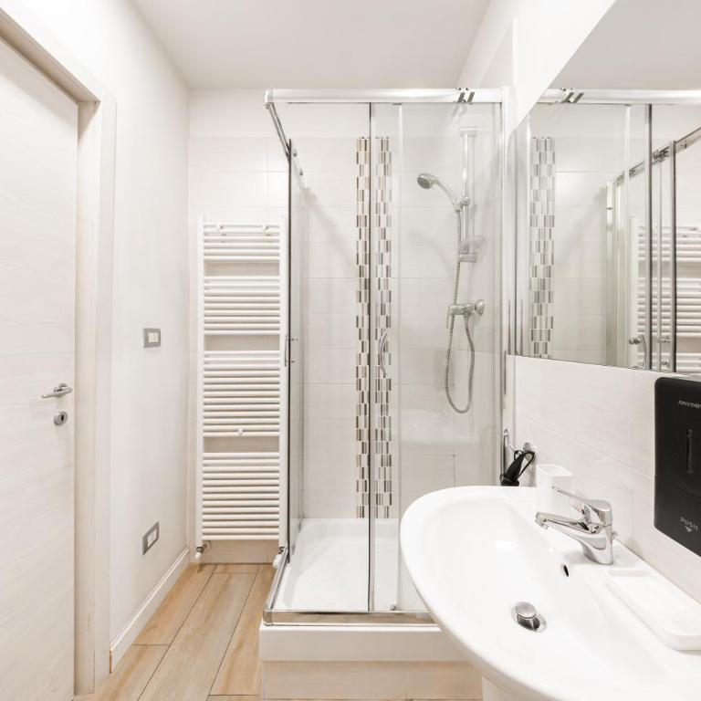 Tiro Suites in the center of Bologna - Camera Matrimoniale con Bagno Privato - 12