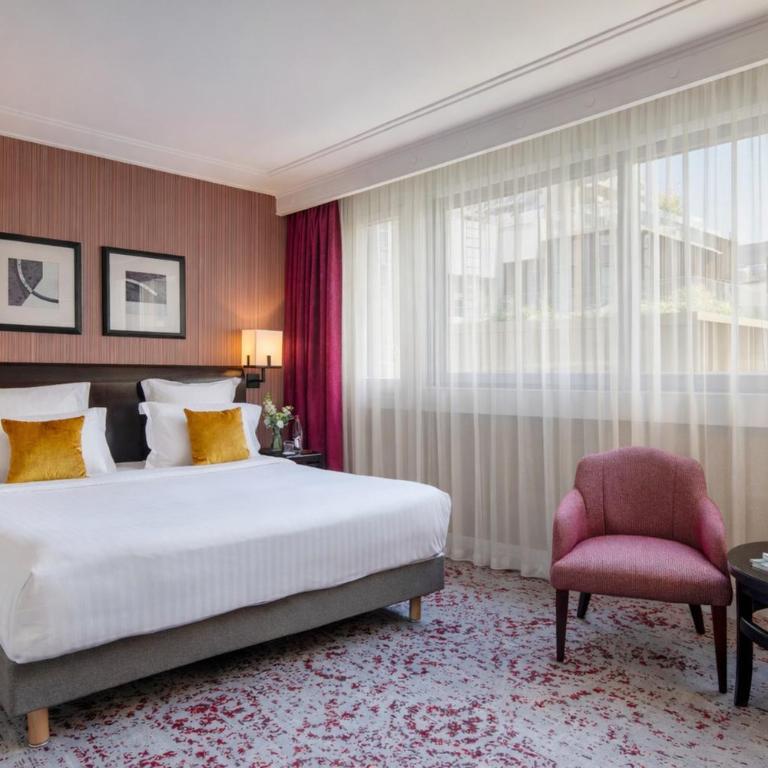 Warwick Paris Champs-Elysées - Chambre Lit King-Size Deluxe - 1