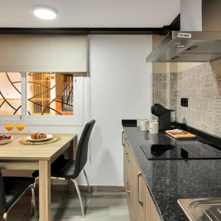 Moderno loft en el corazón histórico de Estepona - CASA PEPITA 17 - Apartamento de 2 dormitorios - 4