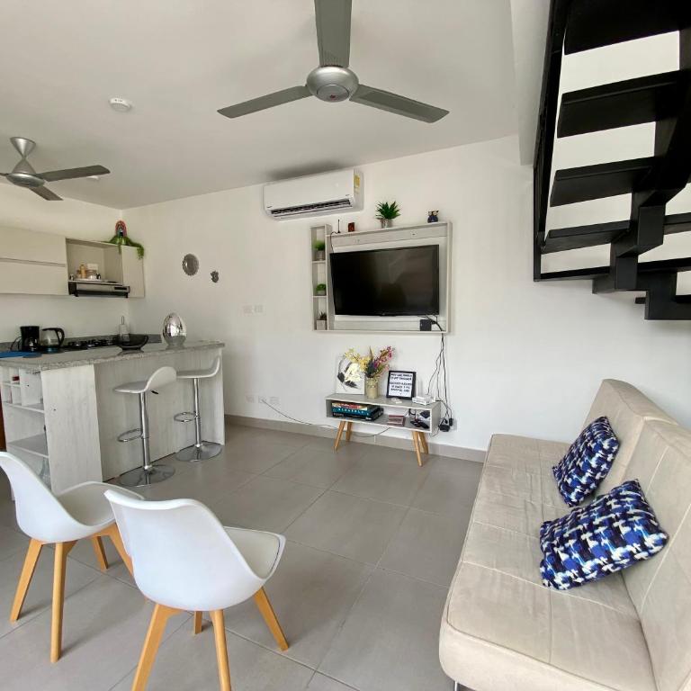 Casa en condominio en Ricaurte - Casa de 3 dormitorios - 42