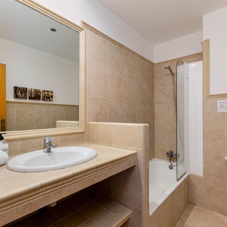 YourHouse Casa Rafael - Four-Bedroom House - 25
