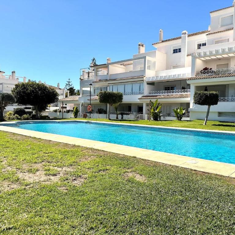 Moderno apartamento con preciosas vistas al mar en urbanización con piscina - Rio Real 11 2G - Two-Bedroom Apartment - 1