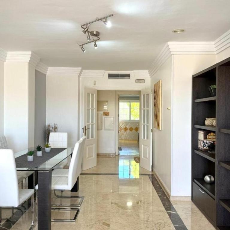 Moderno apartamento con preciosas vistas al mar en urbanización con piscina - Rio Real 11 2G - Two-Bedroom Apartment - 11