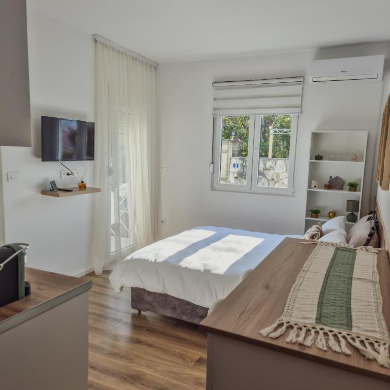 Bonaca Holiday Apartments Bar - Studio with Mountain View - 3