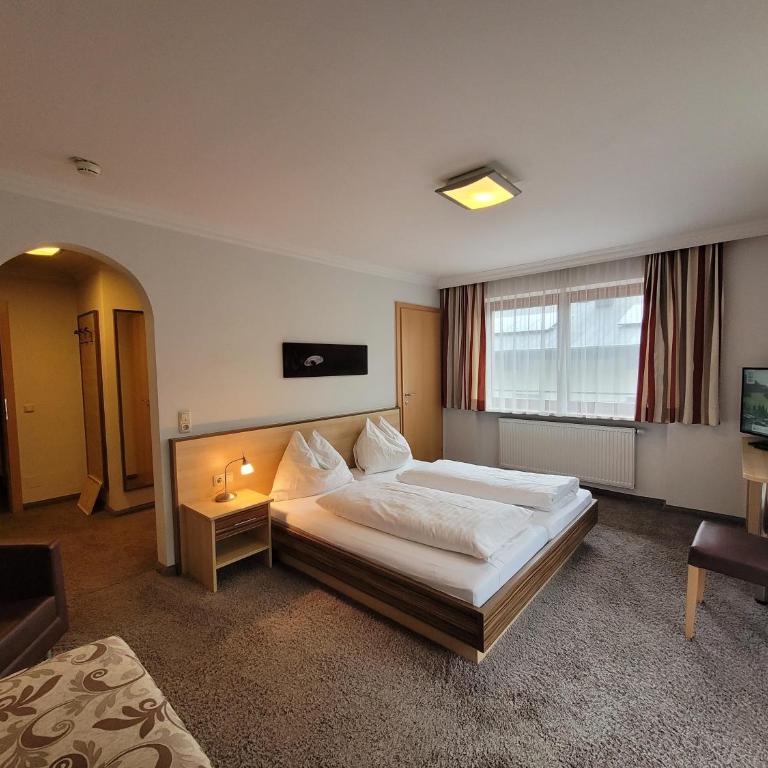 Hotel Sommerer - Hike & Bike in Saalbach, Joker Card inkl - Familienzimmer - 1