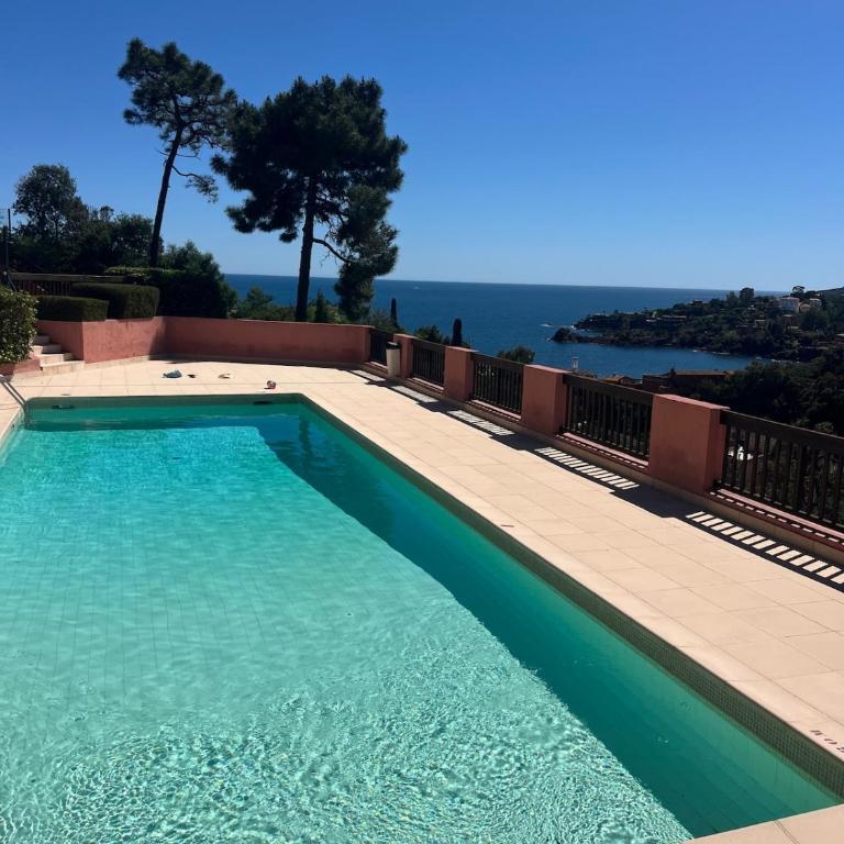 Duplex appartement,6pers, piscine, mer avec plage à 5mn ,Theoule sur Mer -Cannes - Appartement 3 Chambres - 2