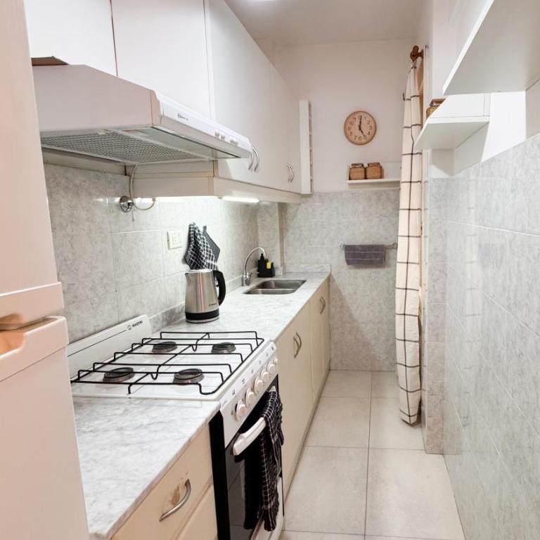 Departamento en pleno centro - One-Bedroom Apartment with Balcony - 6