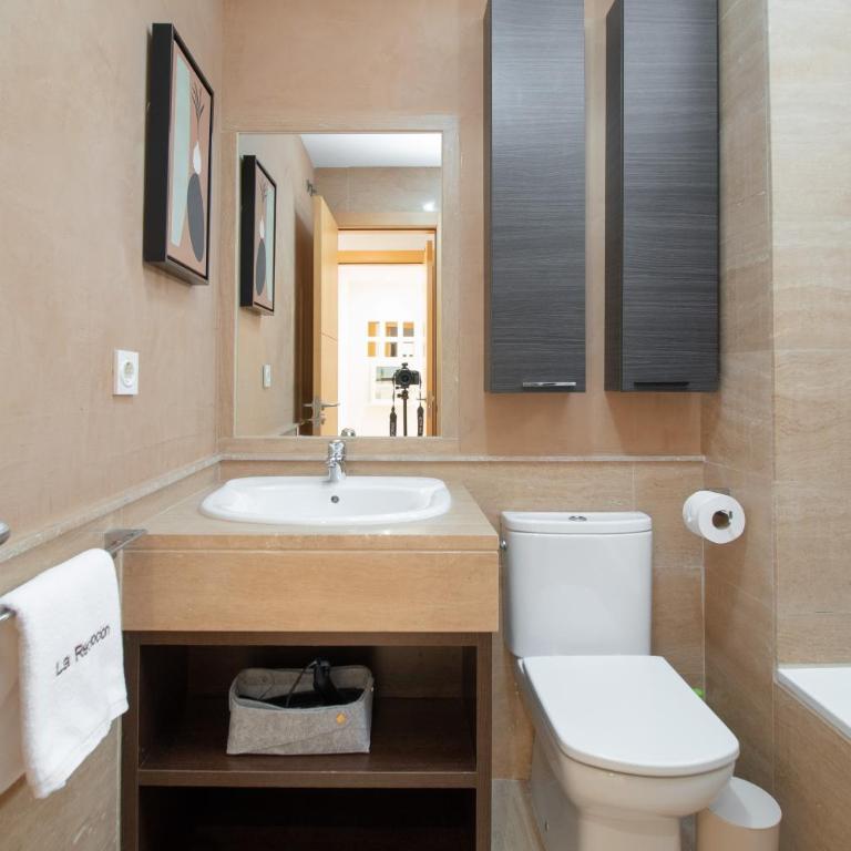 C13 Seaside Málaga with pool and parking - Two-Bedroom Apartment - 23