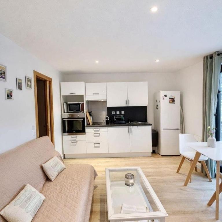Boulouris, Near Beach & Terrace - 3 People - Apartment mit 2 Schlafzimmern - 6