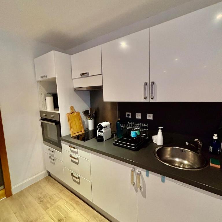 Boulouris, Near Beach & Terrace - 3 People - Apartment mit 2 Schlafzimmern - 2