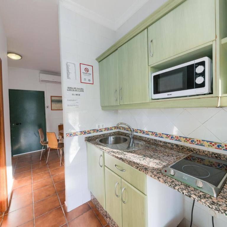 Bungalows & Glamping Conil Playa - Apartamento de 2 dormitorios con vistas a la piscina - 7