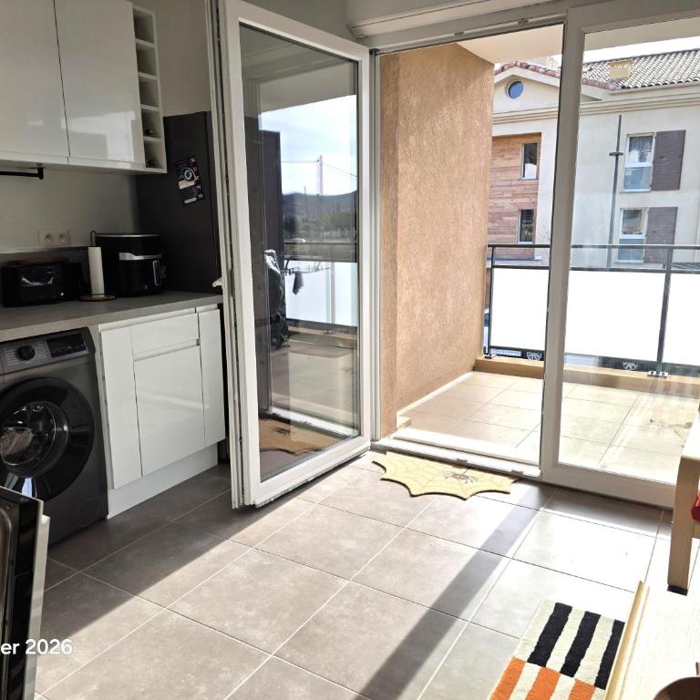 Spacieux appartement dans résidence avec piscine - Two-Bedroom Apartment - 15