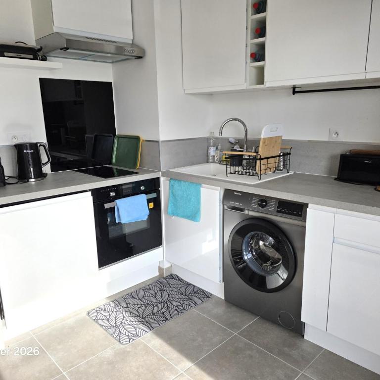 Spacieux appartement dans résidence avec piscine - Two-Bedroom Apartment - 14