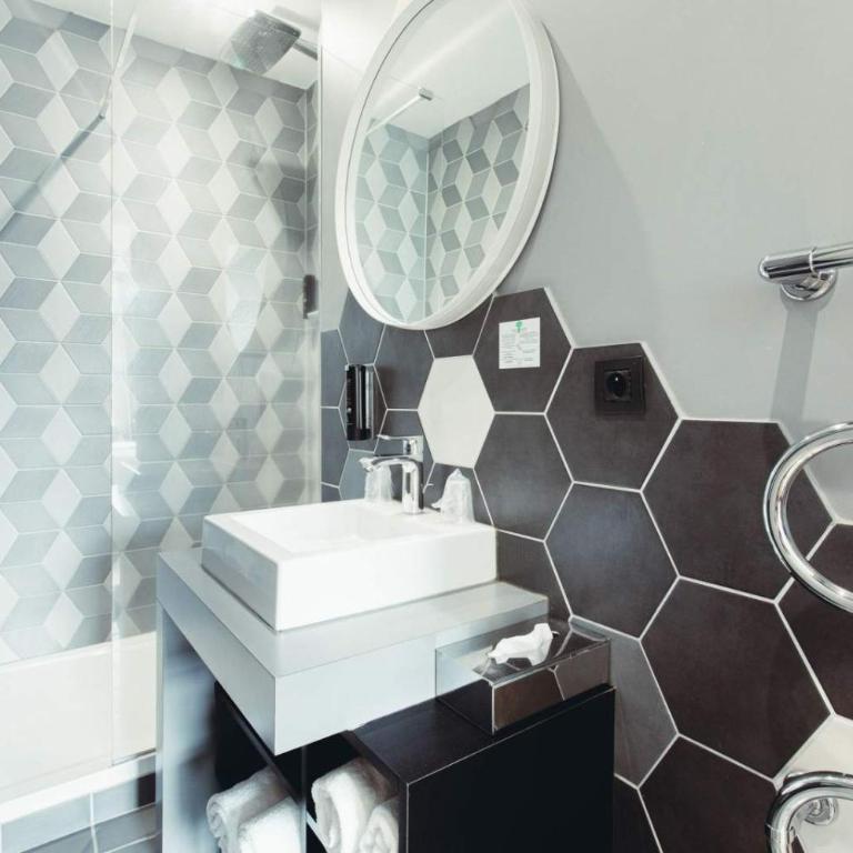 The Originals Boutique, Hôtel Le Lion, Clermont-Ferrand - Chambre Double avec Balcon - 5