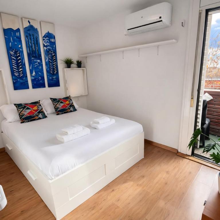 Recién Reformado! Port Forum a 2 minutos Metro a 10 minutos del Mar! 2 Hab y 1,5 Baños - Apartamento de 2 dormitorios - 5