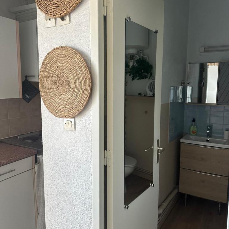 Studio avec coin nuit Terrasse parking - Apartment mit 1 Schlafzimmer - 4