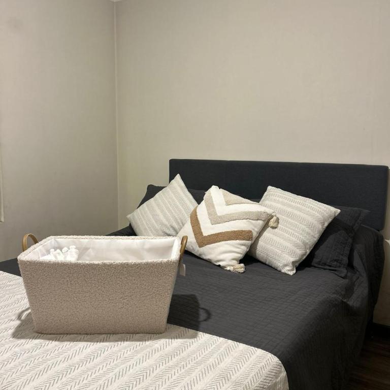 Moderno Depto en Santiago Centro Wine and Cheese Experience - One-Bedroom Apartment with Balcony and City View - 2