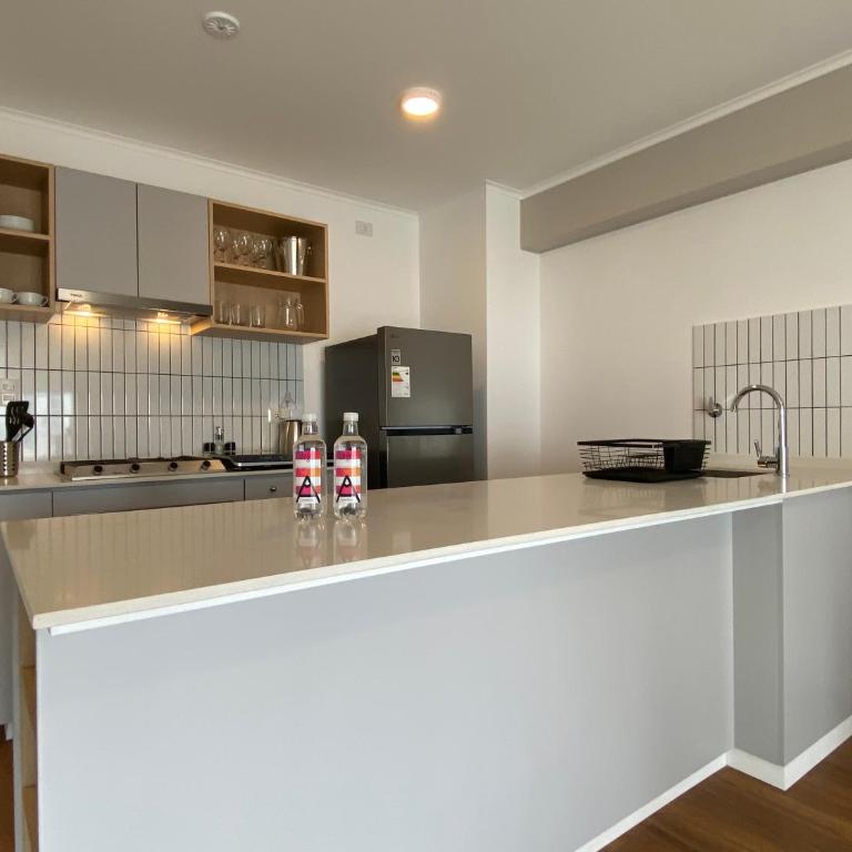 Polo Living in Miraflores by Wynwood House - Two-Bedroom Deluxe Apartment with Balcony - 13