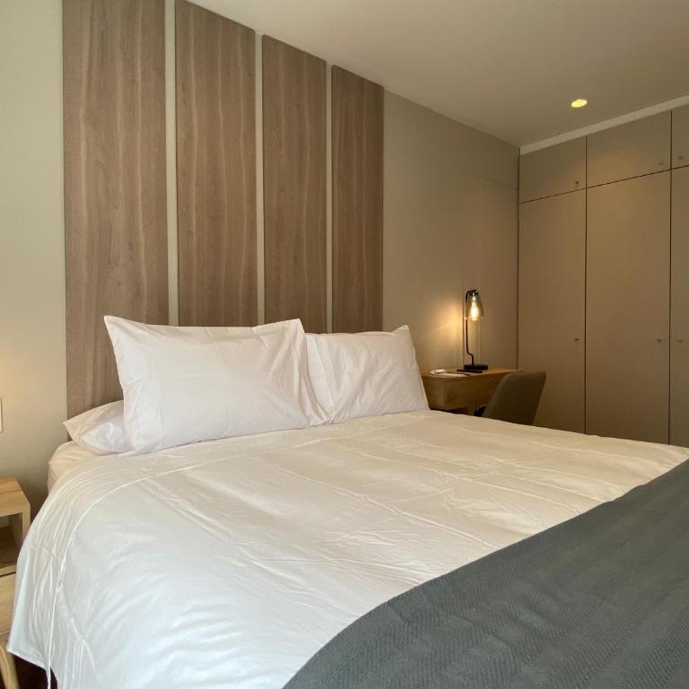 Polo Living in Miraflores by Wynwood House - Two-Bedroom Deluxe Apartment with Balcony - 12