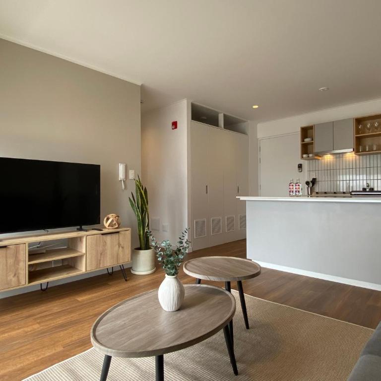 Polo Living in Miraflores by Wynwood House - Two-Bedroom Deluxe Apartment with Balcony - 3