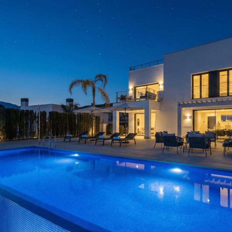 VACATION MARBELLA I Villa De La Resina, Infinity Pool, 24-7 Security, Rooftop Solarium, BBQ, Golf Community, Africa Views - Villa - 30