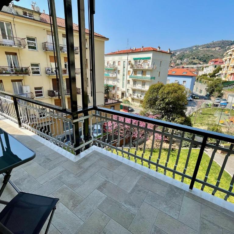 -QUADRILOCALE IN CENTRO-Vicino alla spiaggia - Apartamento de 2 dormitorios - 68