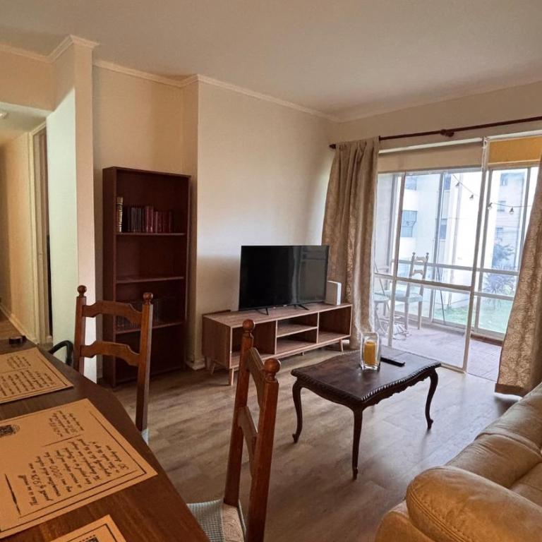 Departamento calle España, Frente a Centro Comercial - Three-Bedroom Apartment - 2