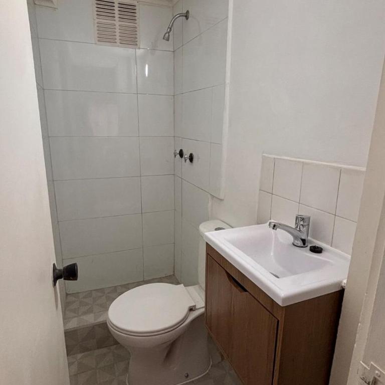 Departamento calle España, Frente a Centro Comercial - Three-Bedroom Apartment - 20