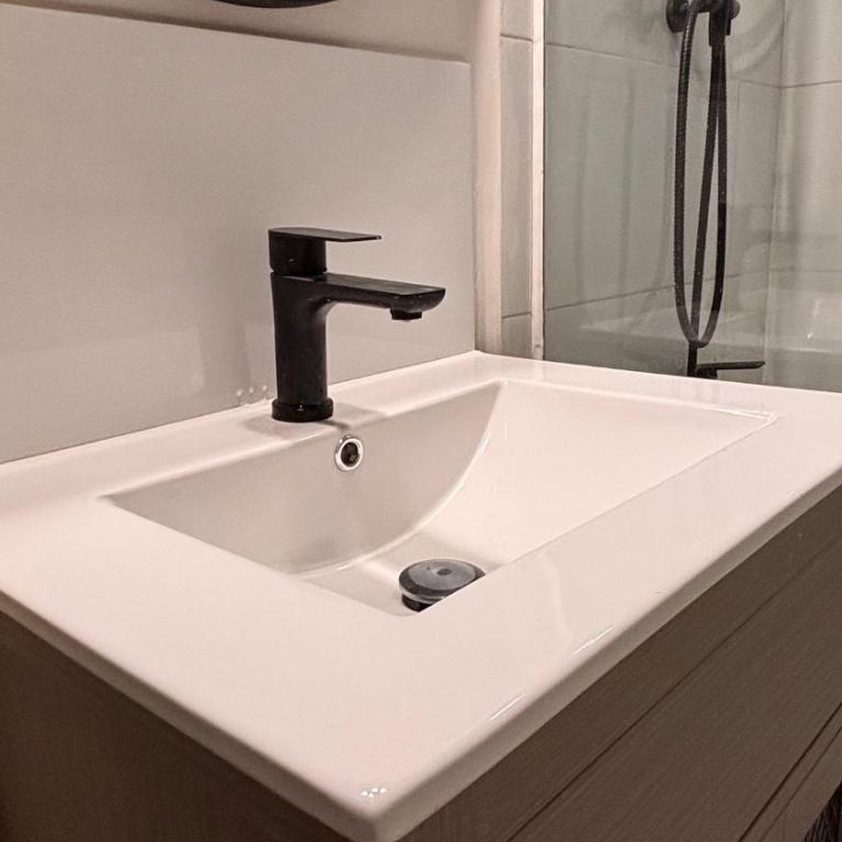 Departamento calle España, Frente a Centro Comercial - Three-Bedroom Apartment - 17