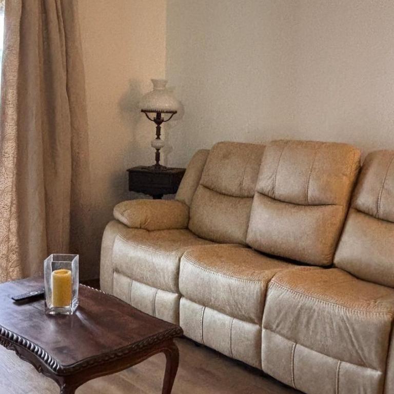 Departamento calle España, Frente a Centro Comercial - Three-Bedroom Apartment - 7