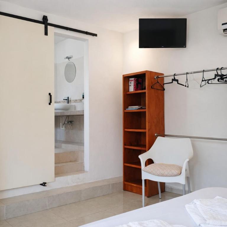 Guest house La Casa del Quetzal - Double Room with Private Bathroom - 7