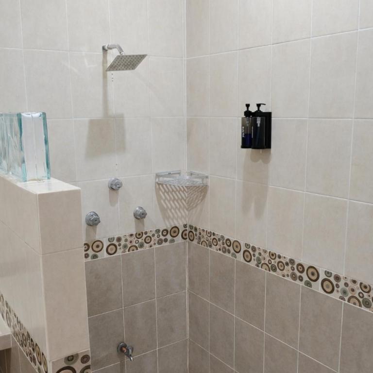 Guest house La Casa del Quetzal - Double Room with Private Bathroom - 13