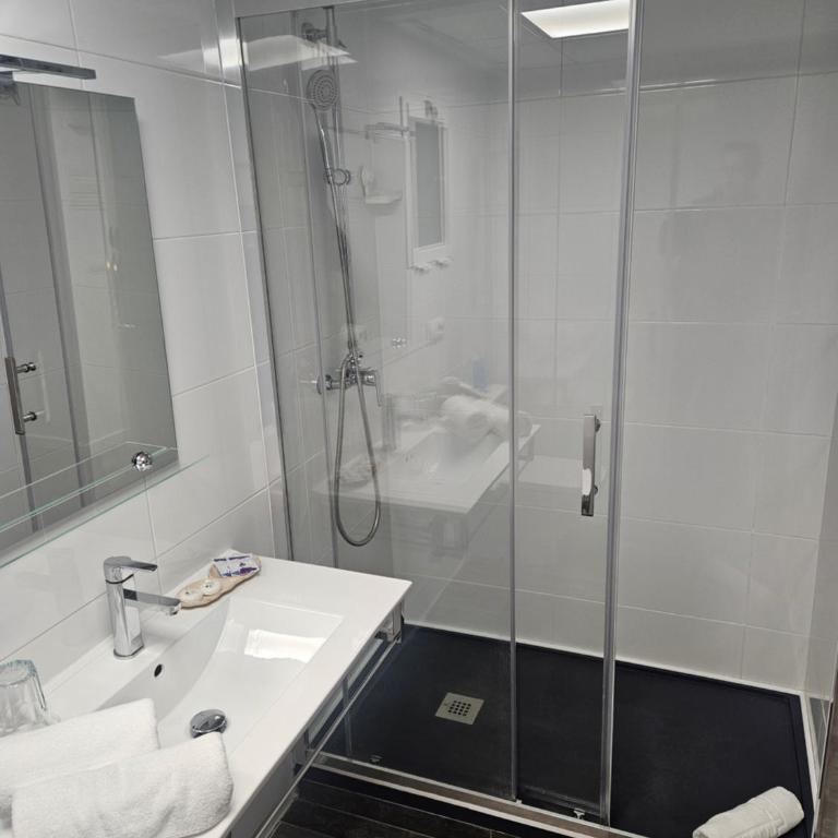 Alojamientos Santa Pola - Habitación Doble Deluxe (se puede añadir 1 cama supletoria) - 3