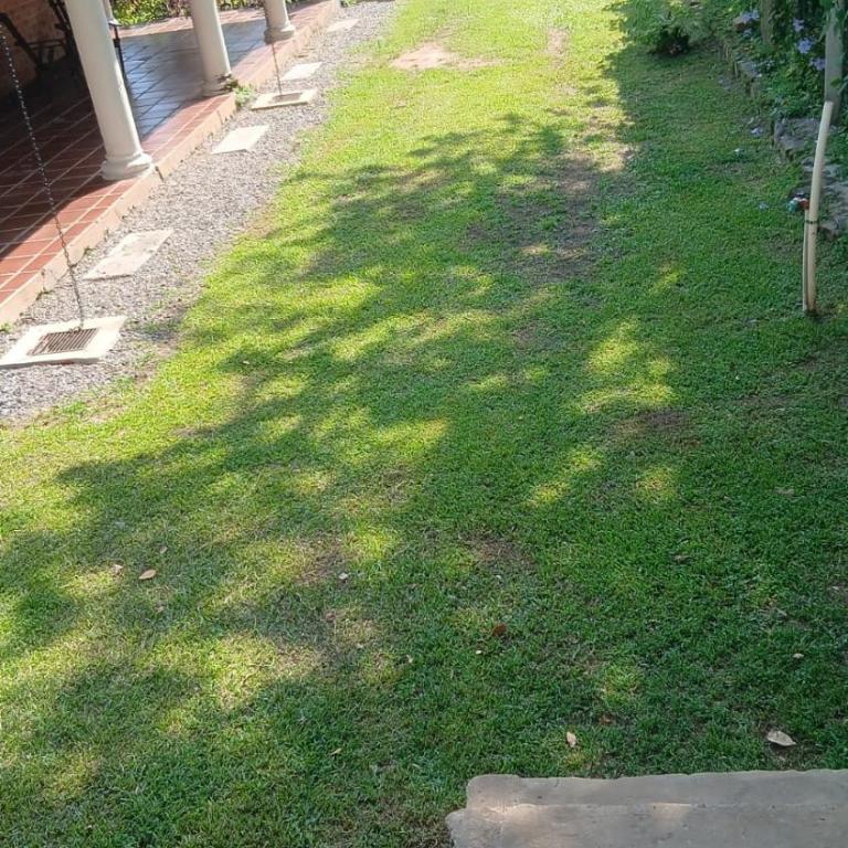 Casa familiar estilo colonial a metros del lago - Two-Bedroom House - 12