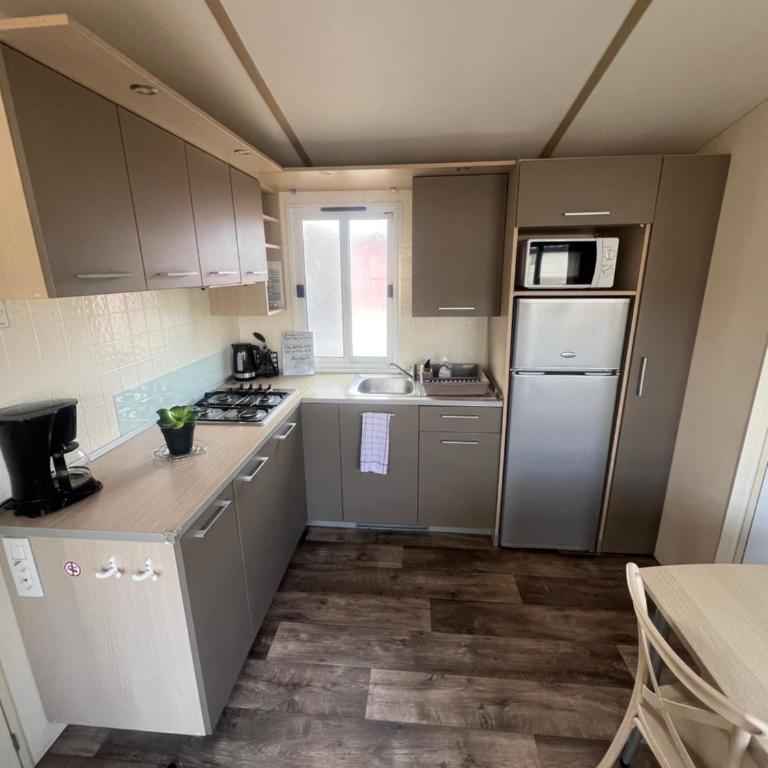 Les mobil homes de NOLY TV CLIM 6places 1 place adulte offerte pour la réserve africaine sigean - Mobile Home - 3