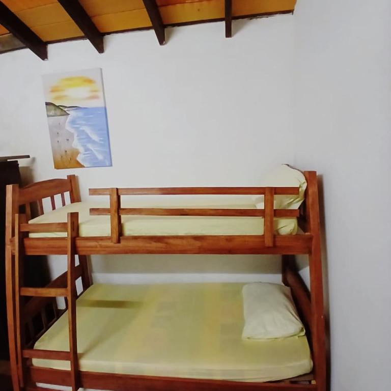Casa familiar estilo colonial a metros del lago - Two-Bedroom House - 25