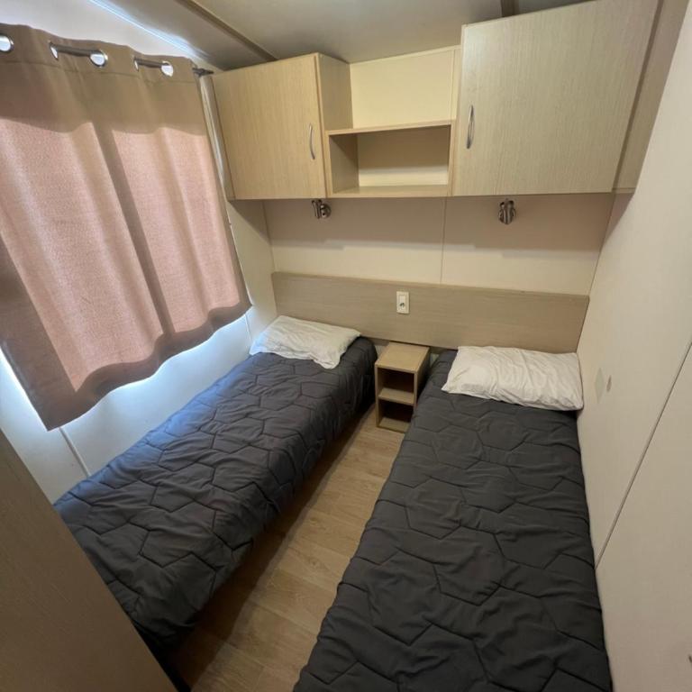 Les mobil homes de NOLY TV CLIM 6places 1 place adulte offerte pour la réserve africaine sigean - Mobile Home - 15